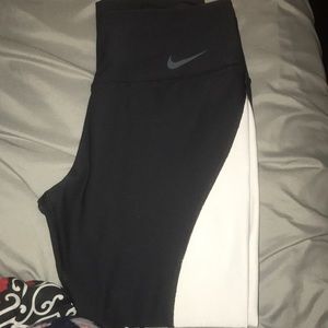 Nike Women’s Colorblock Legend Capris